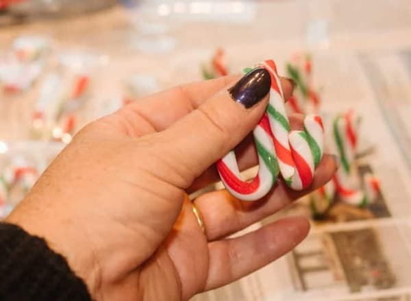 candy-cane-place-card-holders